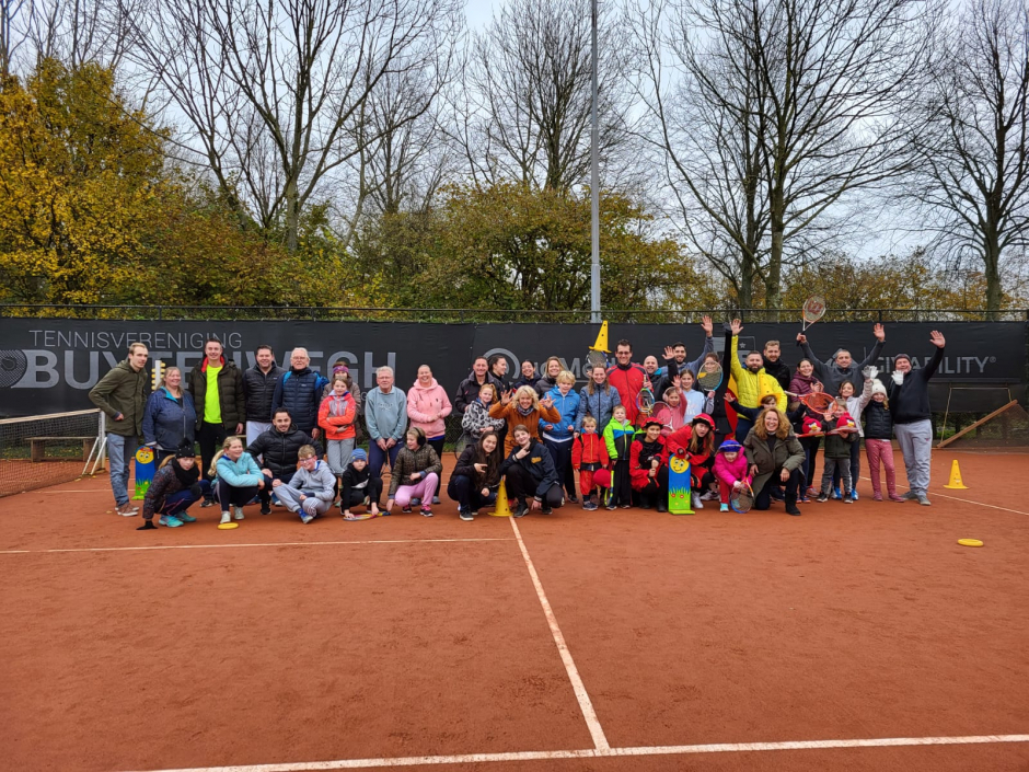 &lsquo;KinderKlaas-tennistoernooi&rsquo;  met je vader, moeder, zus, broer, buurman!