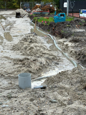 Het aanleggen van de drainage is ook begonnen