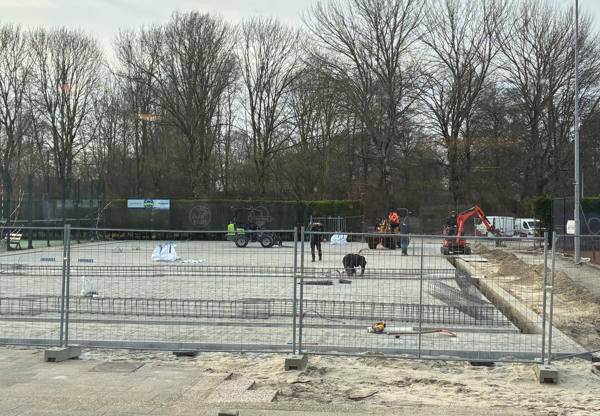 de wapening wordt aangebracht