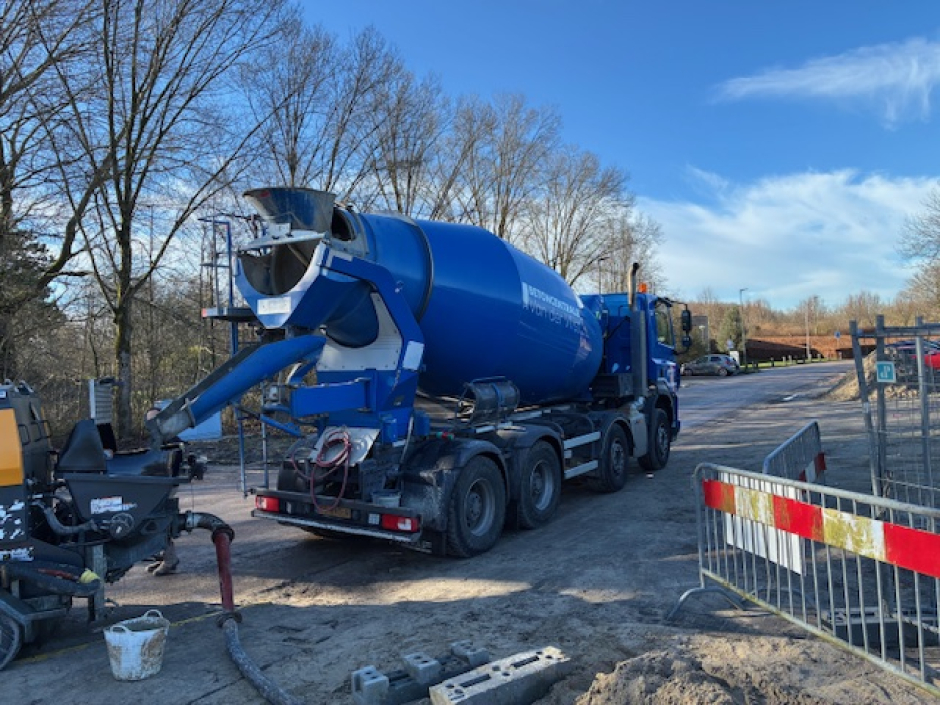 fundering-beton (voor de kooi) is gestort