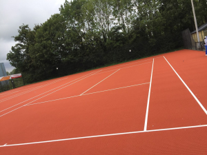Start groot onderhoud tennisbanen
